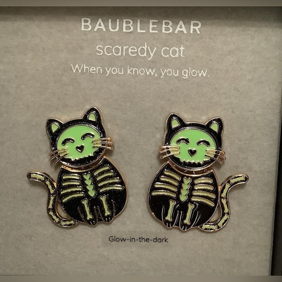 NWT 💚 🐈‍⬛ BaubleBar Halloween Scaredy Cat Earrings Glow In The Dark - Picture 2 of 2